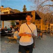 Estudiante de enfermeria capacitado para formar en asignaturas relacionadas con esta